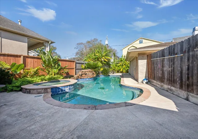 Photo 4 of Single family home for sale at 3716 Bellaire Blvd, Houston, TX 77025 | MLS# 35673527 | Listing updated on 2026-06-11
