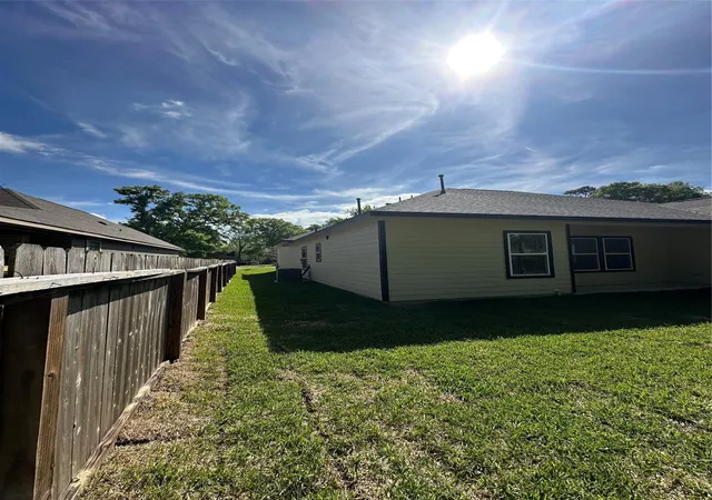 3rd image of 22525 E Shorewood Loop Loop E, Huffman, TX 77336 | MLS# 98216152