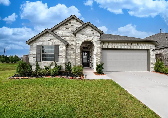 Photo 2 of Sale Pending at 326 Stablebrook St, Magnolia, TX 77354 | MLS# 789351 | Listing updated on 2026-08-26