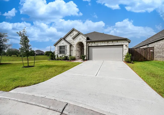 Photo 2 of Sale Pending at 326 Stablebrook St, Magnolia, TX 77354 | MLS# 789351 | Listing updated on 2026-08-26