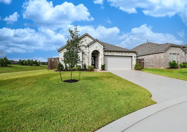 Photo 3 of Sale Pending at 326 Stablebrook St, Magnolia, TX 77354 | MLS# 789351 | Listing updated on 2026-08-26