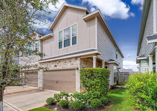 Photo 4 of Townhouse for sale at 5630 Amber Brk Ln, Fulshear, TX 77441 | MLS# 76579757 | Listing updated on 2026-09-03