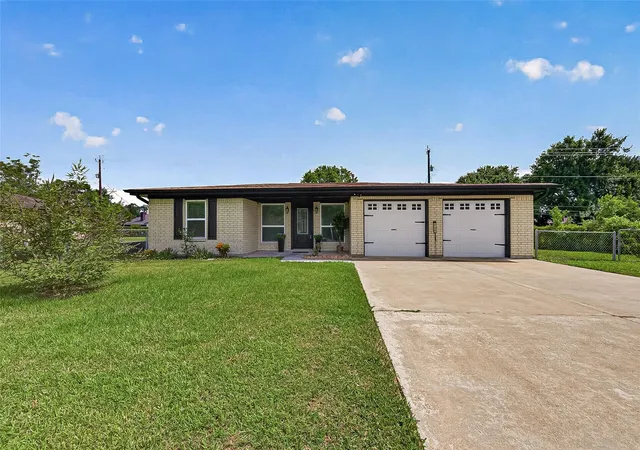 2nd image of 237 Burkett St, Richwood, TX 77531 | MLS# 20800232