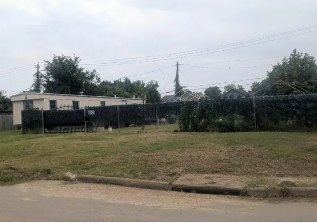 1st image of 702 E Belmont St, Pasadena, TX 77506 | MLS# 54622333