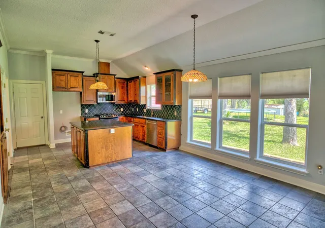 Photo 4 of Single family home for sale at 309 Williamsburg, Clute, TX 77531 | MLS# 97884106 | Listing updated on 2026-10-09