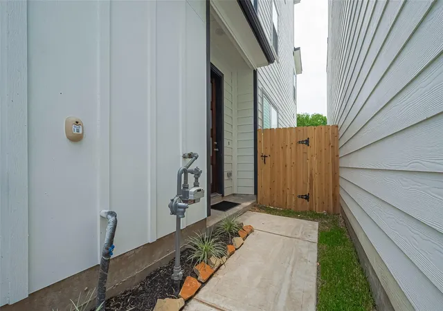 2nd image of 8925 Grovner Pl, Houston, TX 77055 | MLS# 19977004