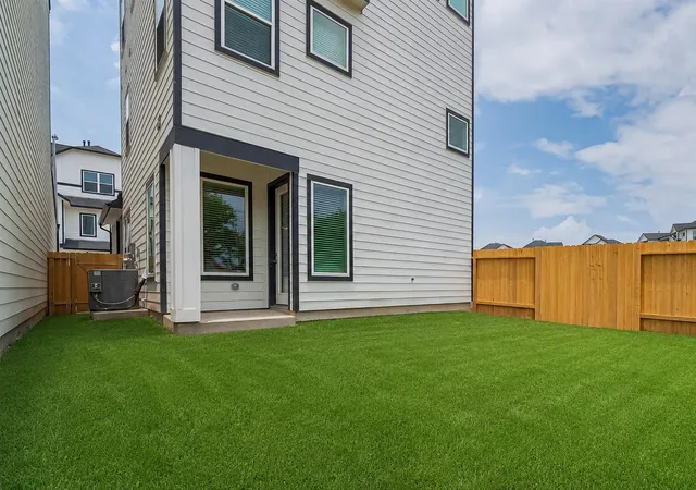 Photo 3 of Single family home for sale at 8925 Grovner Pl, Houston, TX 77055 | MLS# 19977004 | Listing updated on 2026-09-20
