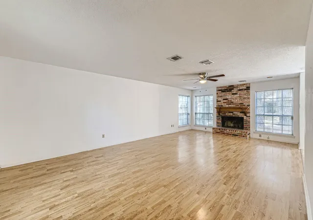 Photo 4 of Single family home for sale at 19527 Enchanted Oaks Dr, Spring, TX 77388 | MLS# 12663486 | Listing updated on 2026-09-10