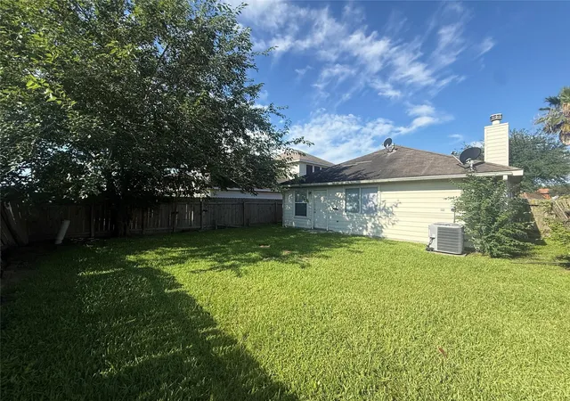Photo 2 of Sale Pending at 14107 Ballfour Park Ln, Houston, TX 77047 | MLS# 39660469 | Listing updated on 2026-09-11