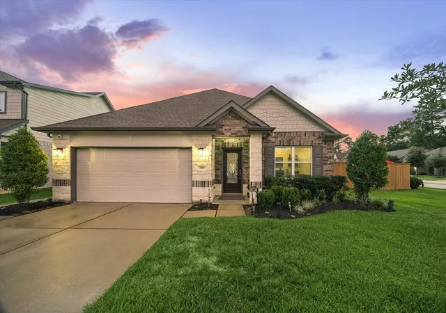Photo 1 of Single family home for sale at 997 Golden Willow Ln, Conroe, TX 77304 | MLS# 42662318 | Listing updated on 2026-08-29