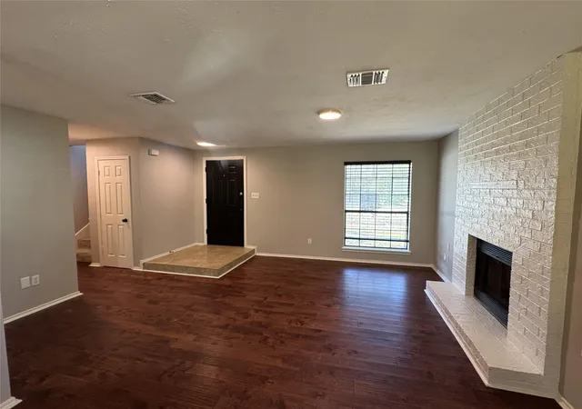 Photo 4 of Single family home for sale at 102 Summer Crst Cir, Spring, TX 77381 | MLS# 25102227 | Listing updated on 2026-08-20