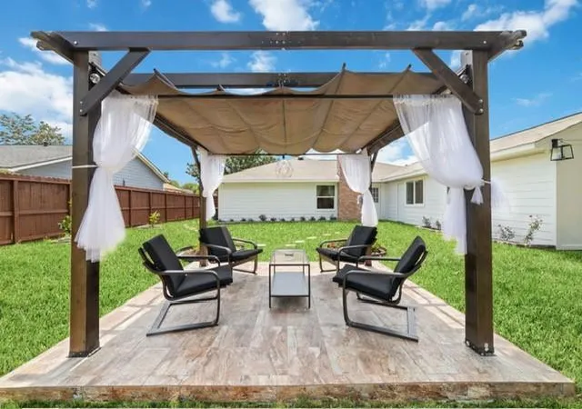 4th image of 13102 Apple Glen Ln, Houston, TX 77072 | MLS# 65290470