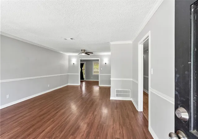 Photo 3 of Sale Pending at 424 Southern Oaks Dr, Lake Jackson, TX 77566 | MLS# 34553518 | Listing updated on 2026-10-07