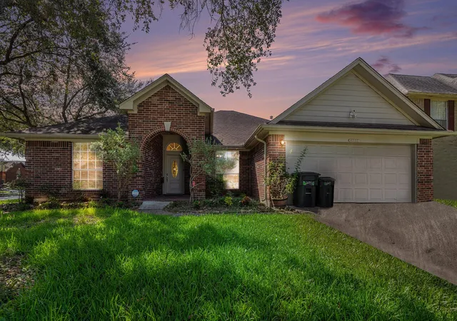 2nd image of 4303 Alysheba, Friendswood, TX 77546 | MLS# 9516917