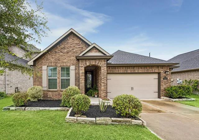 Photo 1 of Sale Pending at 31315 Brown Fern Dr, Fulshear, TX 77441 | MLS# 77922673 | Listing updated on 2026-09-13