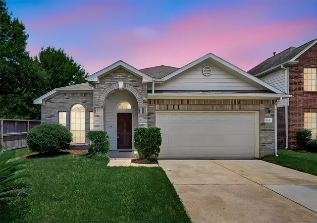 Photo 1 of Sale Pending at 10511 Whisper Blf Dr, Humble, TX 77396 | MLS# 42835721 | Listing updated on 2026-09-05