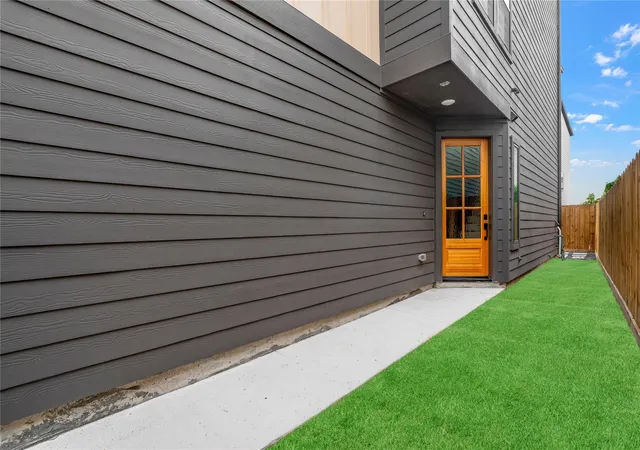 2nd image of 1614 Ojeman Road #C, Houston, TX 77055 | MLS# 64300862