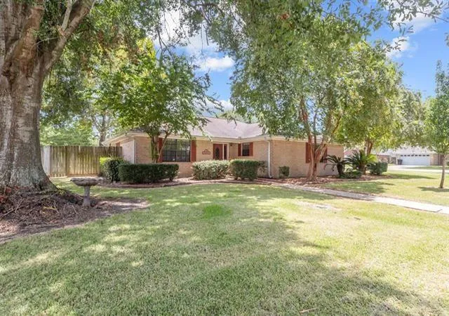 1st image of 815 Hunter Ridge Ln, Nederland, TX 77627 | MLS# 74104213