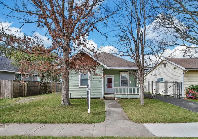 28th image of 207 Northwood St, Houston, TX 77009 | MLS# 12995336