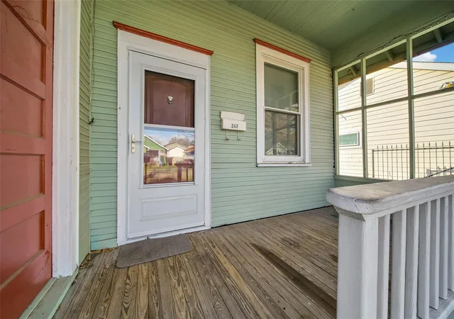 3rd image of 207 Northwood St, Houston, TX 77009 | MLS# 12995336