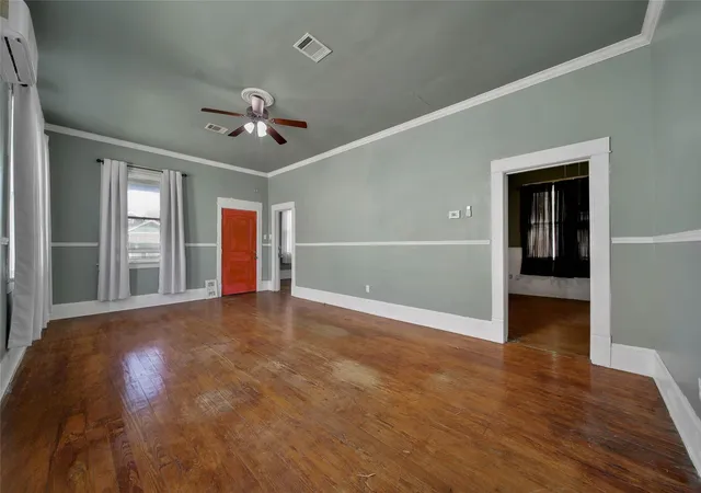 4th image of 207 Northwood St, Houston, TX 77009 | MLS# 12995336