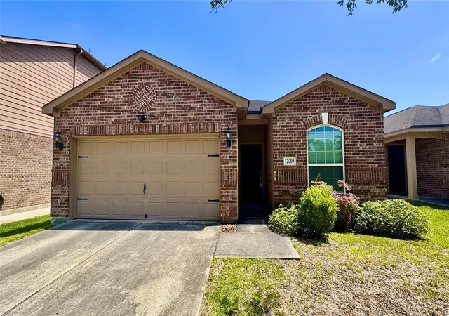1st image of 12019 Quartersawn Ln, Pinehurst, TX 77362 | MLS# 44545898