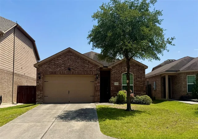 3rd image of 12019 Quartersawn Ln, Pinehurst, TX 77362 | MLS# 44545898