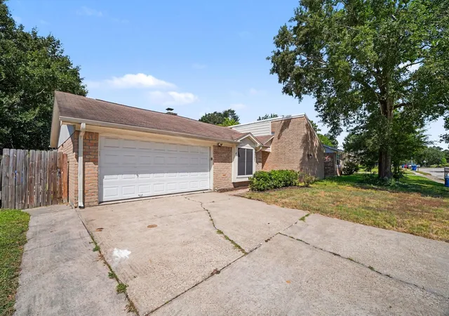 Photo 2 of Single family home for sale at 29207 Fox Run Blvd, Spring, TX 77386 | MLS# 74107975 | Listing updated on 2026-08-27
