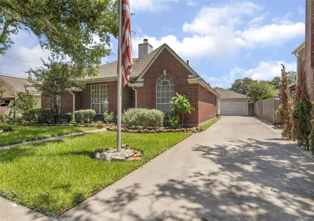 Photo 3 of Single family home for sale at 3305 Greenwood Pl, Deer Park, TX 77536 | MLS# 17044054 | Listing updated on 2026-10-02