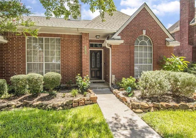Photo 3 of Single family home for sale at 3305 Greenwood Pl, Deer Park, TX 77536 | MLS# 17044054 | Listing updated on 2026-10-02