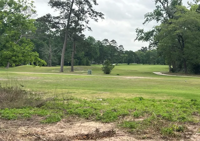 2nd image of 48 Robert E Lee Dr, Conroe, TX 77302 | MLS# 68127223