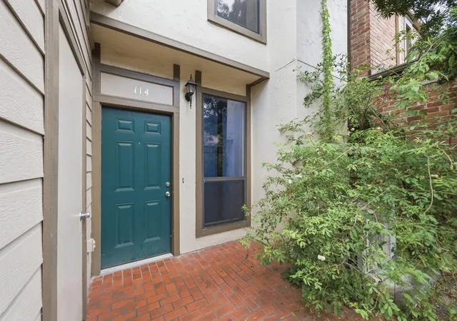 Photo 4 of Townhouse for sale at 1201 Mcduffie St #114, Houston, TX 77019 | MLS# 7391953 | Listing updated on 2026-09-01