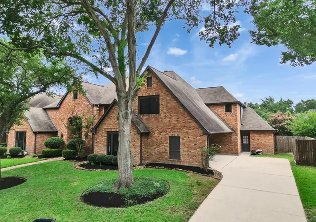 Photo 3 of Mansion for sale at 15906 Redwood Pl Dr, Houston, TX 77079 | MLS# 25434944 | Listing updated on 2026-08-08