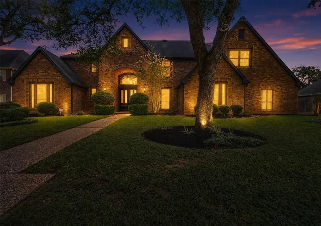 Photo 3 of Single family home for sale at 15906 Redwood Pl Dr, Houston, TX 77079 | MLS# 25434944 | Listing updated on 2026-08-08