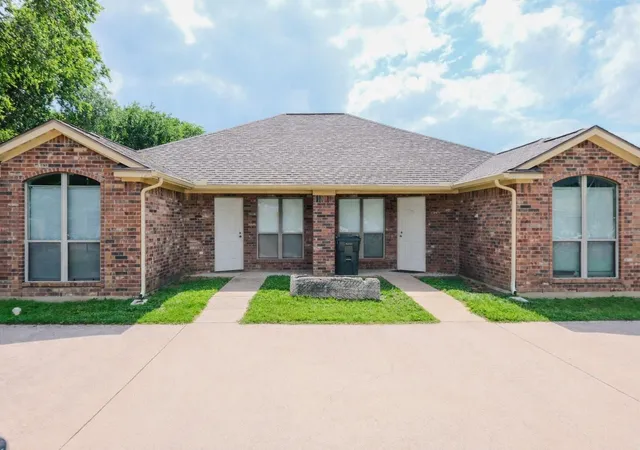 1st image of 722 N Sharp St, Franklin, TX 77856 | MLS# 96682164
