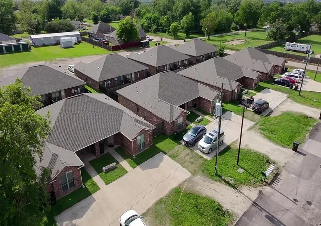 2nd image of 722 N Sharp St, Franklin, TX 77856 | MLS# 96682164
