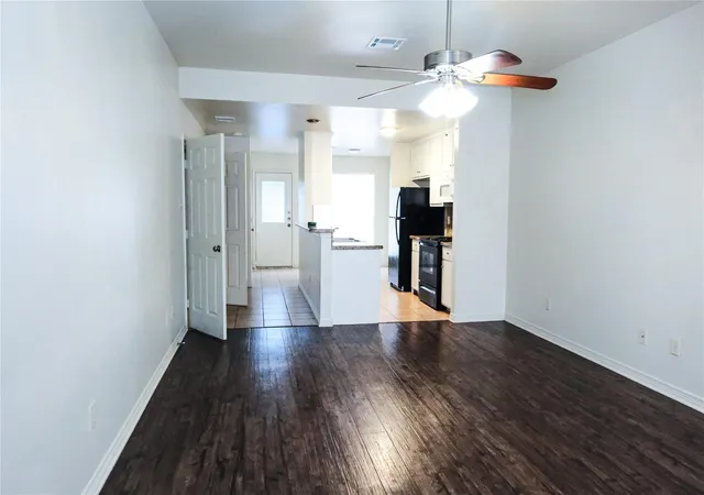 image of 722 N Sharp St, Franklin, TX 77856 | MLS# 96682164