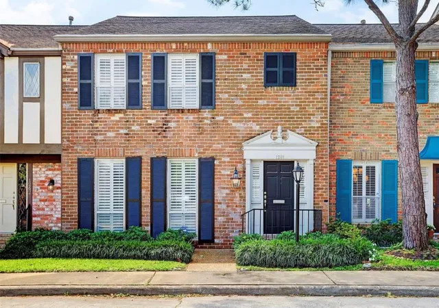1st image of 1260 Fountain View Dr #171, Houston, TX 77057 | MLS# 92625921