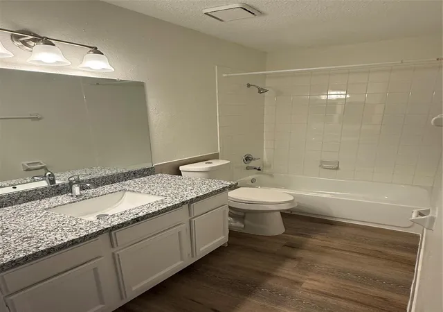 2nd image of 2501 Gulf Fwy, Dickinson, TX 77539
