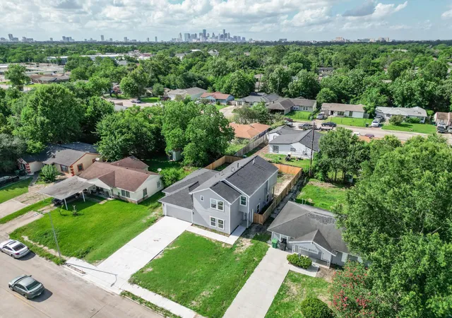 Photo 1 of Single family home for sale at 5011 Yellowstone Blvd, Houston, TX 77021 | MLS# 10336502 | Listing updated on 2026-08-30