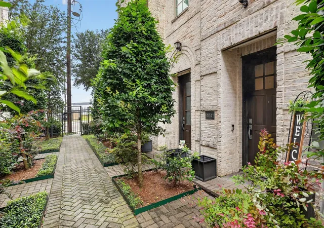 Photo 2 of Townhouse for sale at 4041 Leeland St, Houston, TX 77023 | MLS# 463537 | Listing updated on 2026-09-10