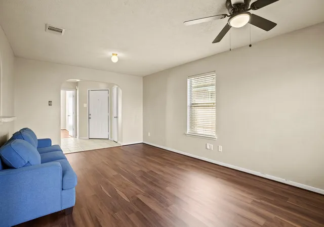 Photo 3 of Single family home for sale at 5247 Panay Park Dr, Houston, TX 77048 | MLS# 49728742 | Listing updated on 2026-04-26