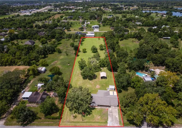 Photo 2 of Single family home for sale at 3304 Bruce Hall Rd, Santa Fe, TX 77510 | MLS# 5805273 | Listing updated on 2026-09-01