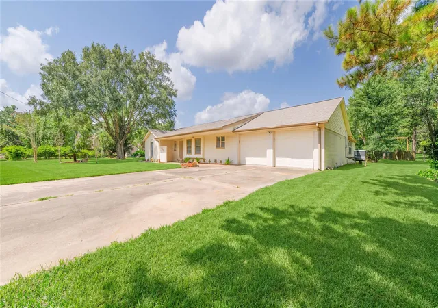 Photo 3 of Single family home for sale at 3304 Bruce Hall Rd, Santa Fe, TX 77510 | MLS# 5805273 | Listing updated on 2026-09-01