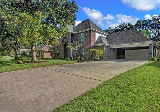1st image of 611 N Hickory St, Tomball, TX 77375 | MLS# 61394539