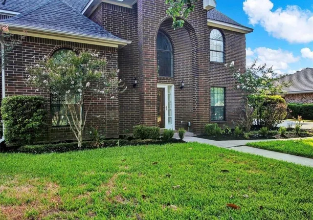 image of 611 N Hickory St, Tomball, TX 77375 | MLS# 61394539