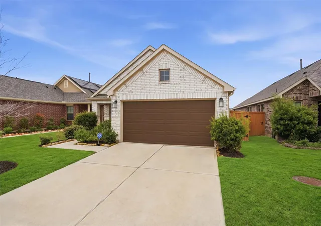 3rd image of 8122 Royal Breeze Dr, Cypress, TX 77433 | MLS# 83564698
