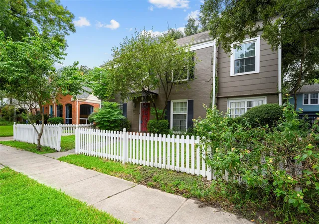 Photo 2 of Sale Pending at 1832 Lexington St, Houston, TX 77098 | MLS# 41270294 | Listing updated on 2026-08-12