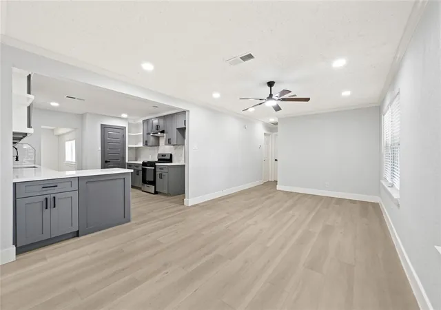 5th image of 108 Chandler Dr, Baytown, TX 77521 | MLS# 45238016
