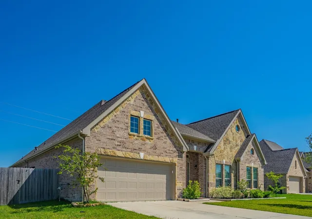 Homes for sale in Mont Belvieu, TX | 11903 Oakwood Dr, Mont Belvieu, TX 77535 | MLS# 76018463